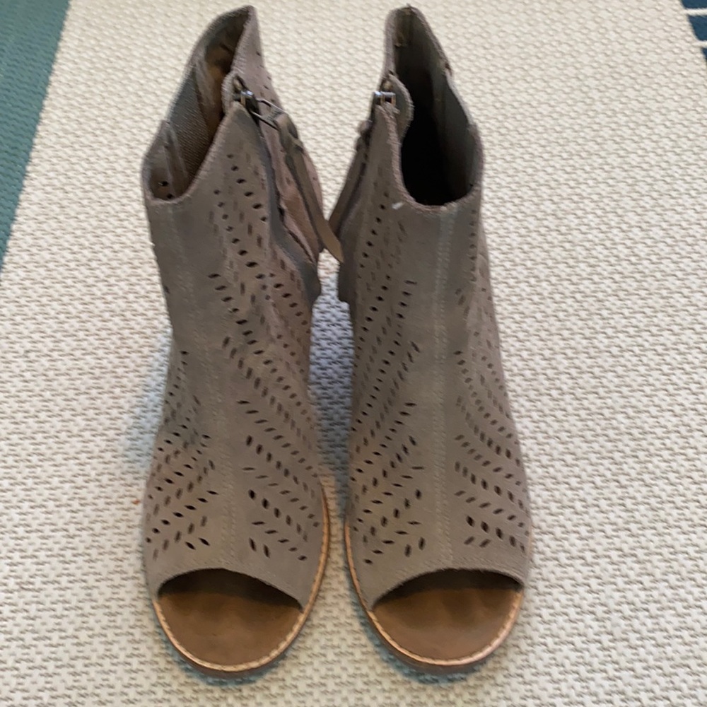 TOMS Majorca peep toe with heel. Size 9M. Used GC.